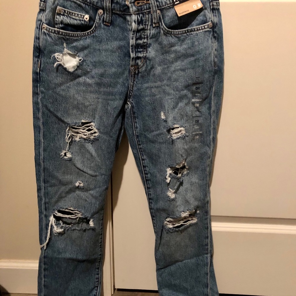 Aeropostale Boyfriend style ripped jeans 0R